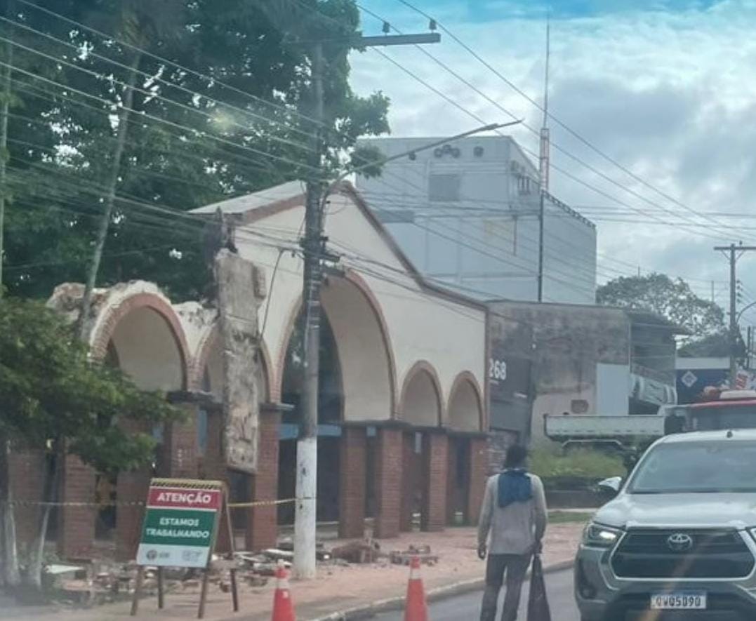 Governo manda demolir pórtico no Parque da Maternidade na avenida Ceará e justifica: “Construção do Complexo Viário”